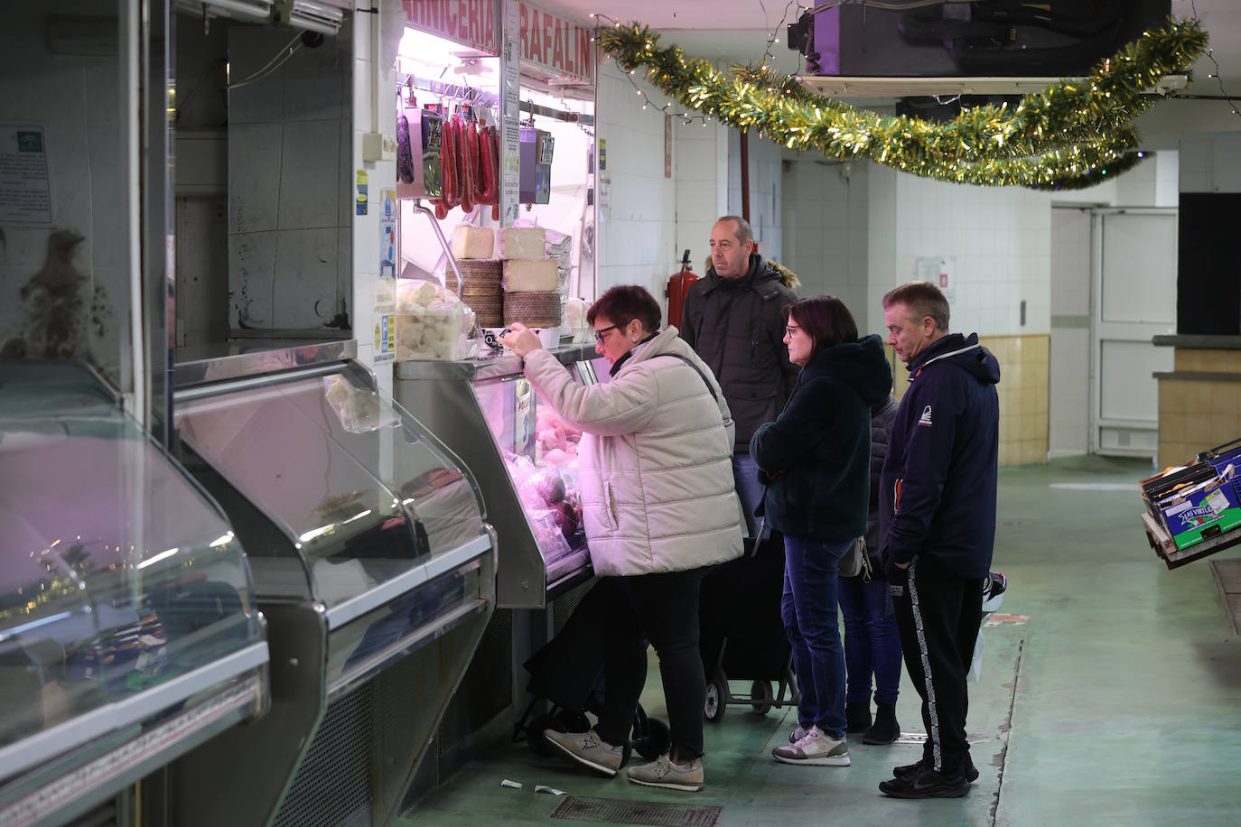 Las compras para las comidas de Navidad en Córdoba, en imágenes