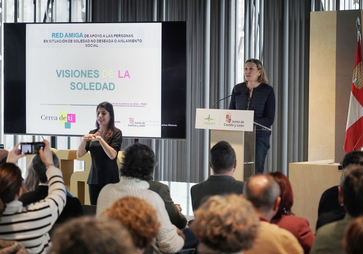 La vicepresidenta de la Junta y consejera Isabel Blanco inaugura la jornada 'Visiones de la soledad'