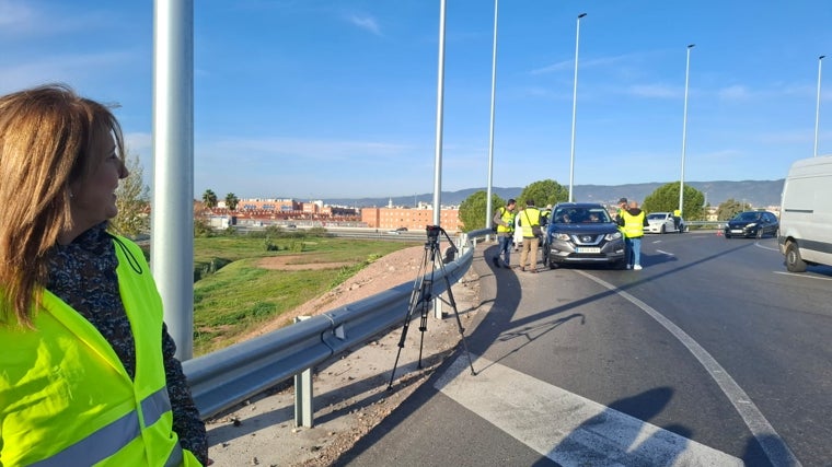La subdelegada, durante el control de este martes