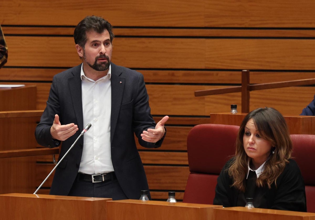 El líder del PSOE de Castilla y León, Luis Tudanca, durante el pleno de las Cortes