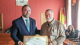 El poeta, escritor y artista Dionisio Cañas recibe el título de Hijo Predilecto de Tomelloso