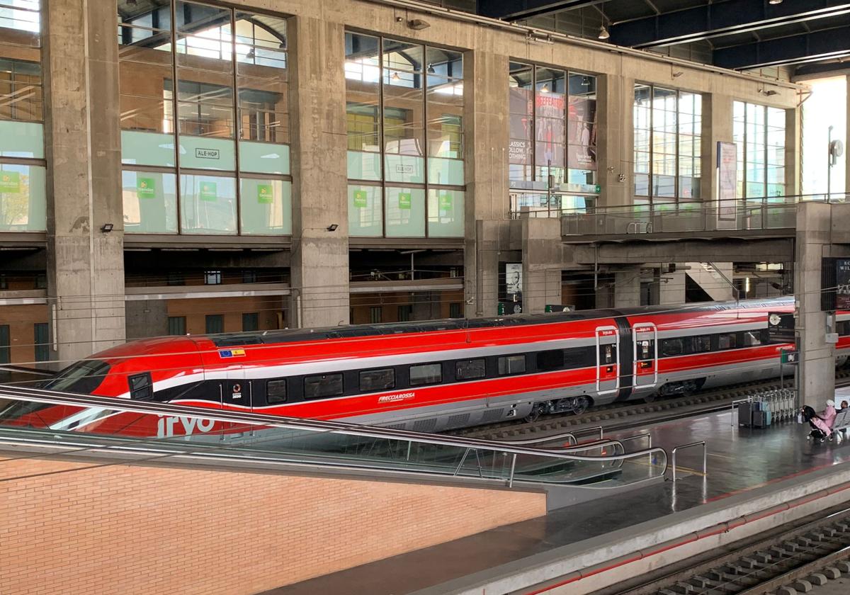 Tren de Iryo parado en la estación de tren de Córdoba