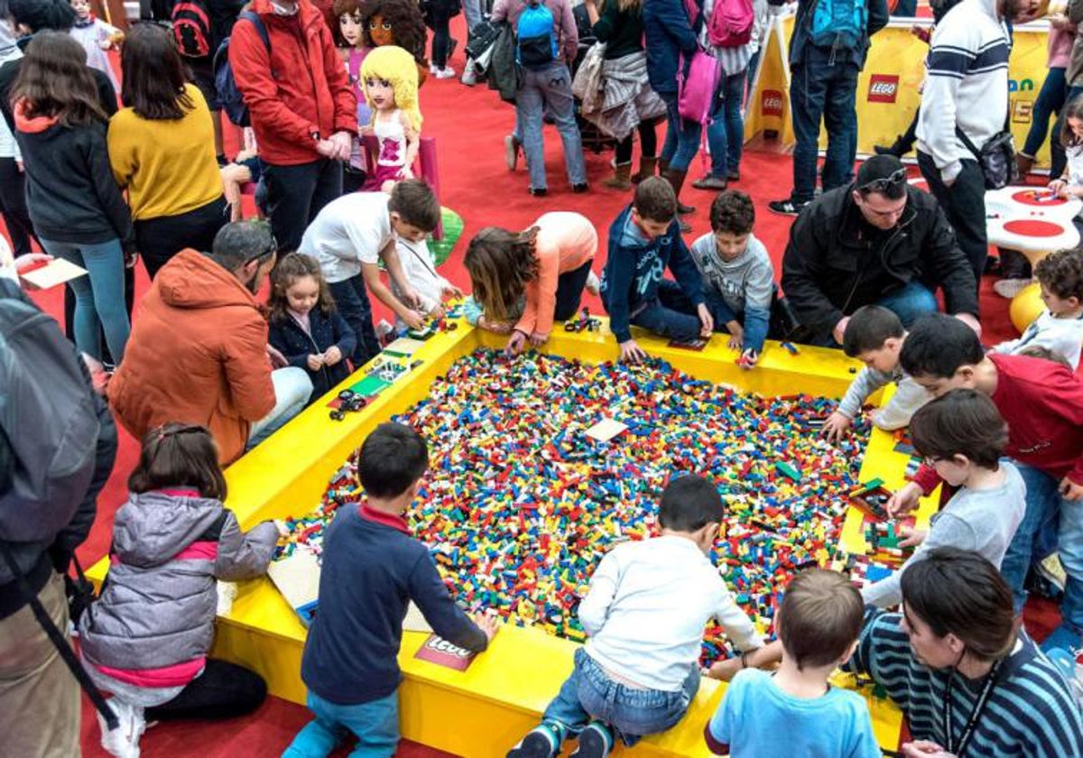 Zona de LEGO en Juvenalia en ediciones pasadas