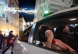 Más de 400 ancianos disfrutan del Paseo de la Ilusión por Córdoba