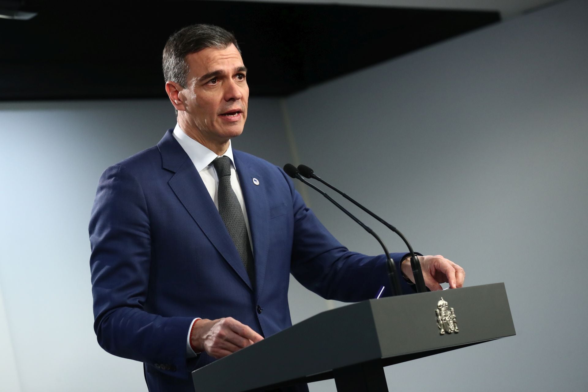 Un juzgado cita a Sánchez a una conciliación con el novio de Ayuso