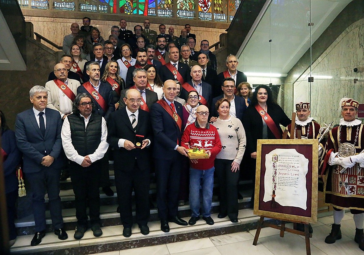 Entrega de la Medalla de Oro de la ciudad a Asprona León, que trabaja desde hace 60 años por la plena inclusión personas con discapacidad intelectual o del desarrollo