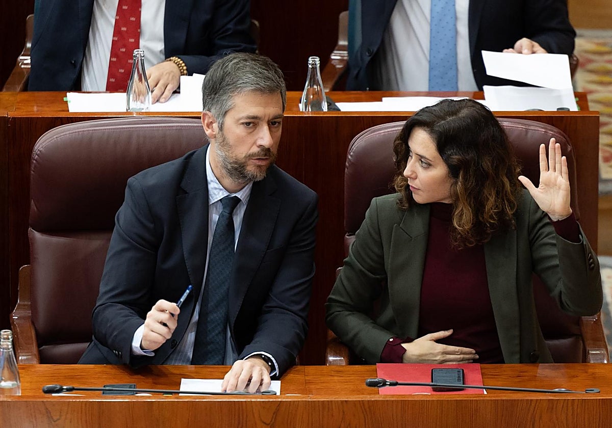 Isabel Díaz Ayuso, junto al consejero de Presidencia, Miguel Ángel García