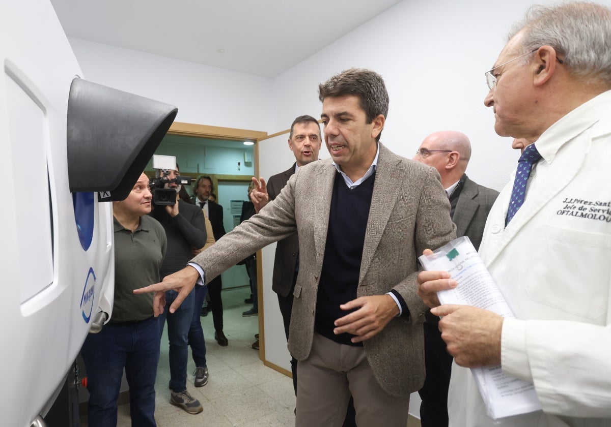 El presidente de la Generalitat, Carlos Mazón, visita el Hospital General Universitario Doctor Balmis de Alicante