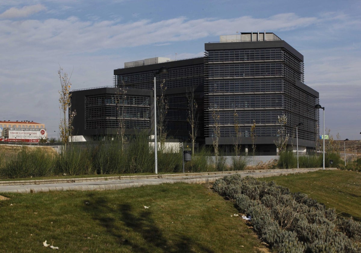 El edificio conocido como 'La Perla Negra' en Arroyo de la Encomienda (Valladolid)