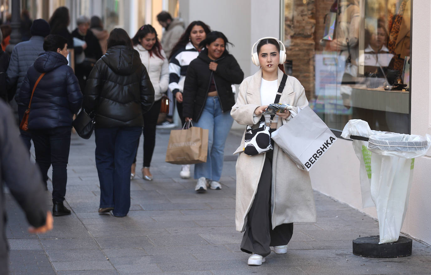 Las populares compras de regalos navideños en el Centro, en imágenes