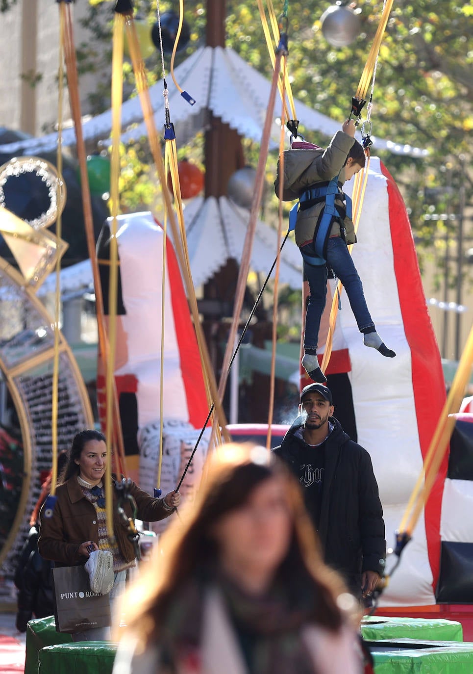 Las populares compras de regalos navideños en el Centro, en imágenes