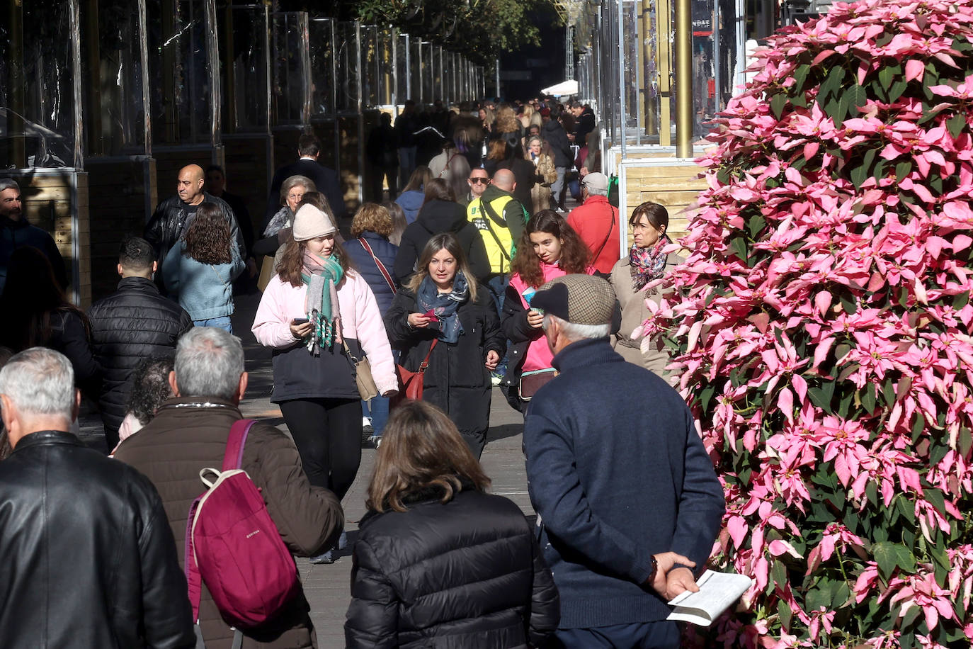 Las populares compras de regalos navideños en el Centro, en imágenes
