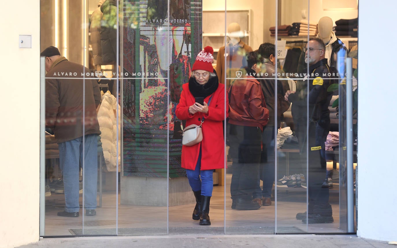 Las populares compras de regalos navideños en el Centro, en imágenes