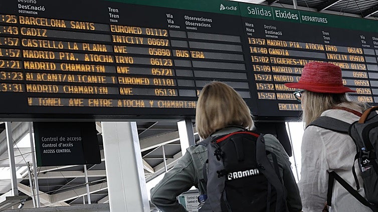 «Si no me habla en castellano, no le atiendo»: denuncian a Renfe por discriminación lingüística