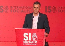 Sánchez inaugura la cumbre socialista en Rabat acusando a la derecha de difundir «mentiras» y abrazar la «antipolítica»