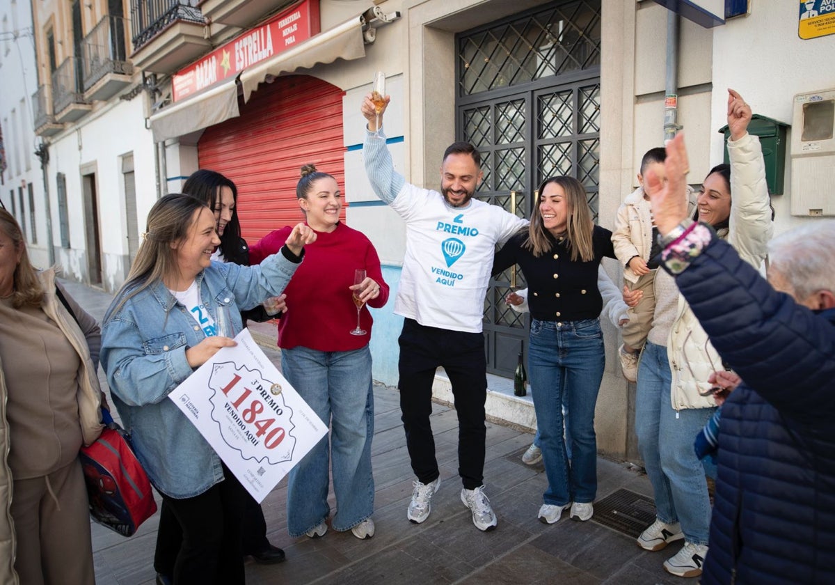 Afortunados en Santa Fe, donde han caído diez décimos del segundo y uno del tercero