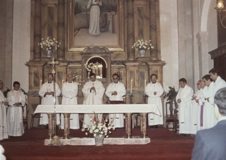 Imagen secundaria 1 - En la imagen superior, de párroco de Santo Tomé, en Toledo, a rector del Seminario Santa Leocadia. Debajo a la izquierda, su primera misa. A la derecha, durante la beatificación de 127 mártires de la persecución religiosa en la diócesis de Córdoba, en la Catedral