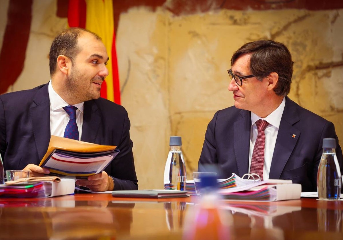 Albert Dalmau y Salvador Illa, consejero de Presidencia y presidente de la Generalitat, hoy, antes de la reunión del Govern catalán