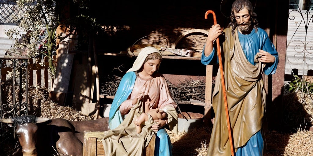 Decapitan la figura del niño jesús en un belén en el centro de león