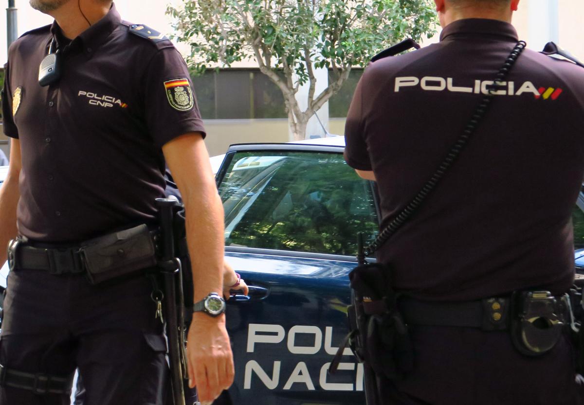 Agentes de Policía Nacional