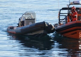 Salvamento Marítimo rescata a una patera con 22 personas a 100 kilómetros de la costa de Almería