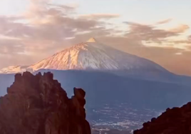 Canarias estrena Navidad con nieve en el Teide