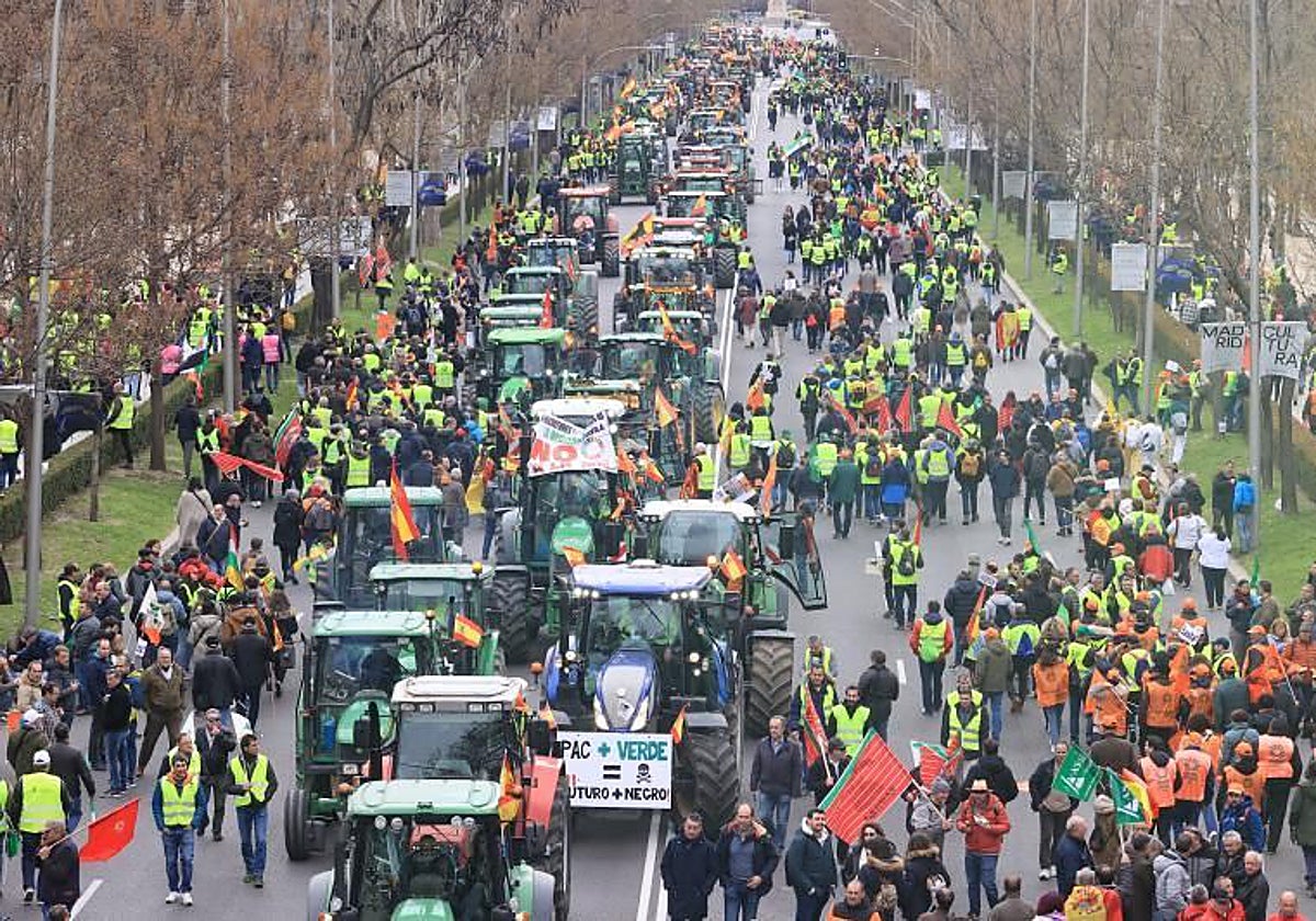 Tractorada el pasado mes de febrero en Madrid, una manifestación que fue del Ministerio de Agricultura hasta la sede de la Comisión de la Unión Europea de Madrid