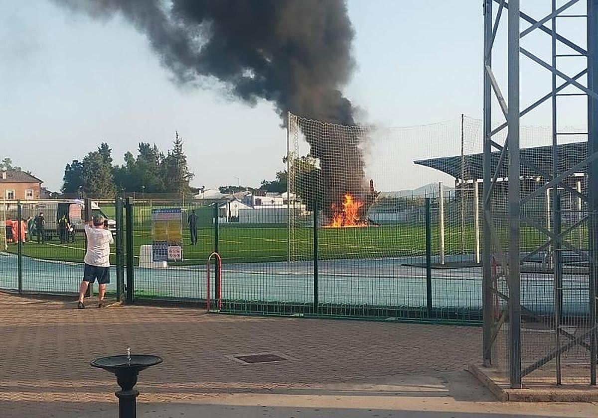 Imagen de archivo del helicóptero del 061 que se incendió en Cabra el pasado verano.