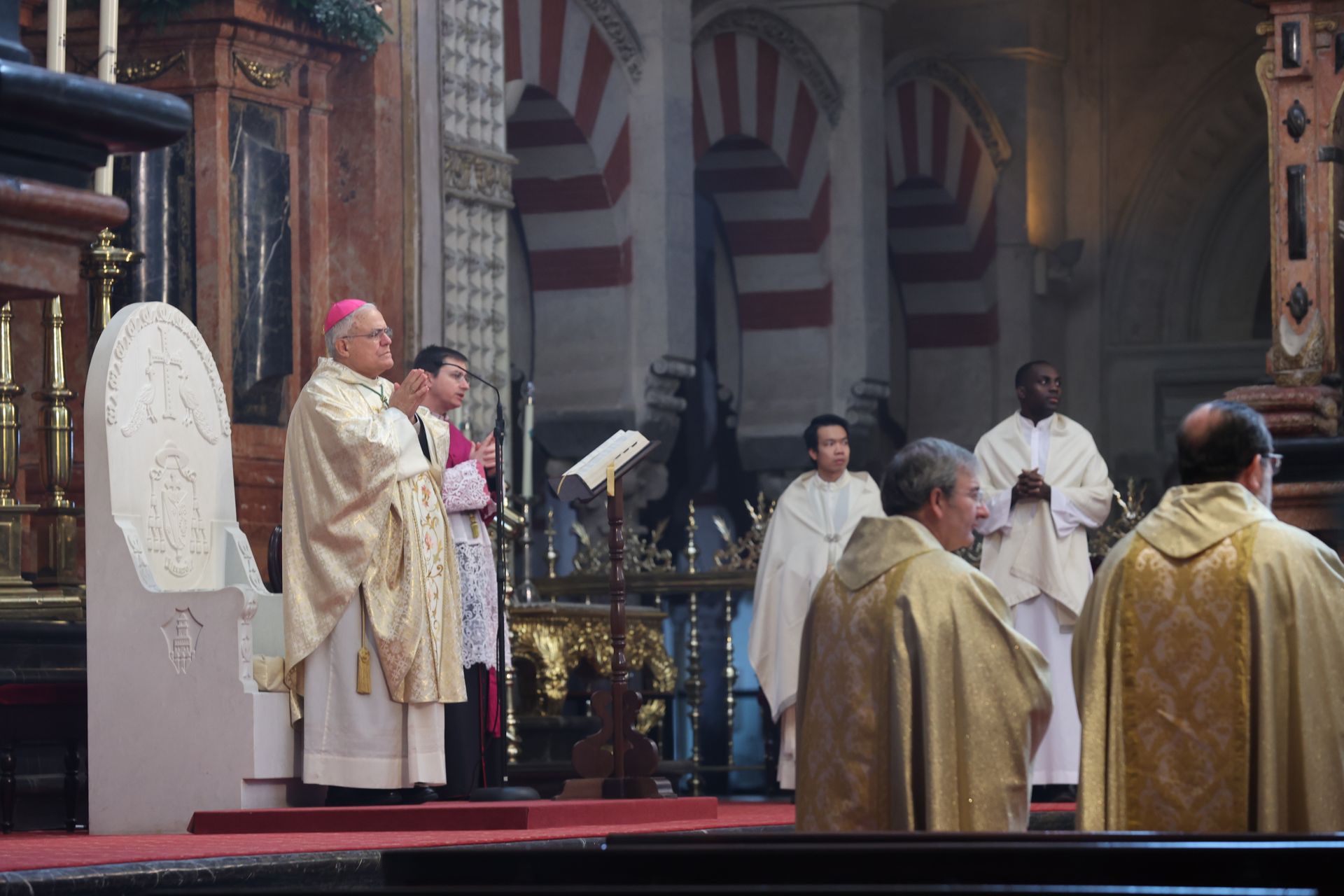 La solemne misa de Navidad en la Catedral de Córdoba, en imagenes