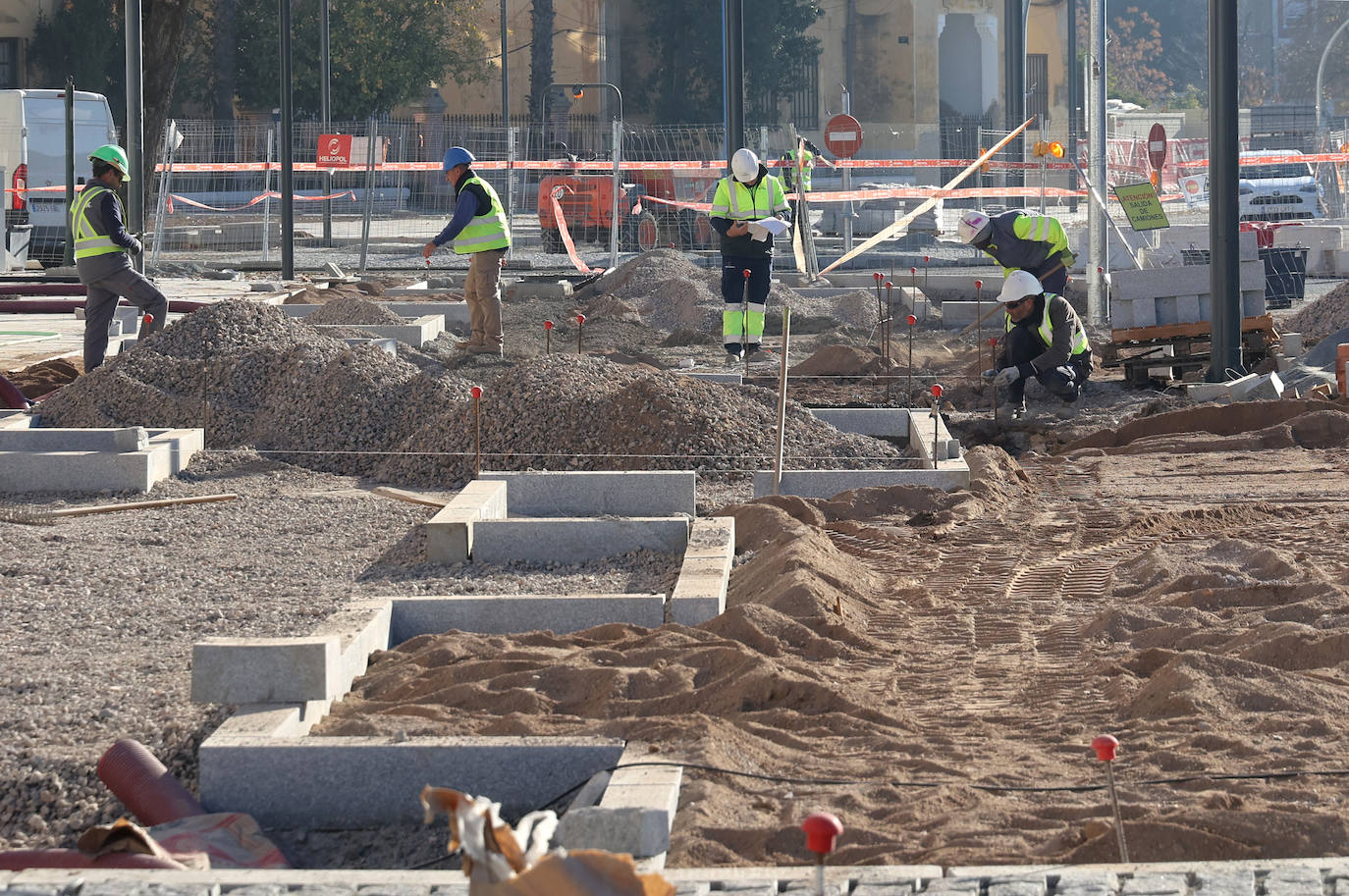 Las obras en la Ronda del Marrubial y en la carretera de Trassierra en Córdoba, en imágenes