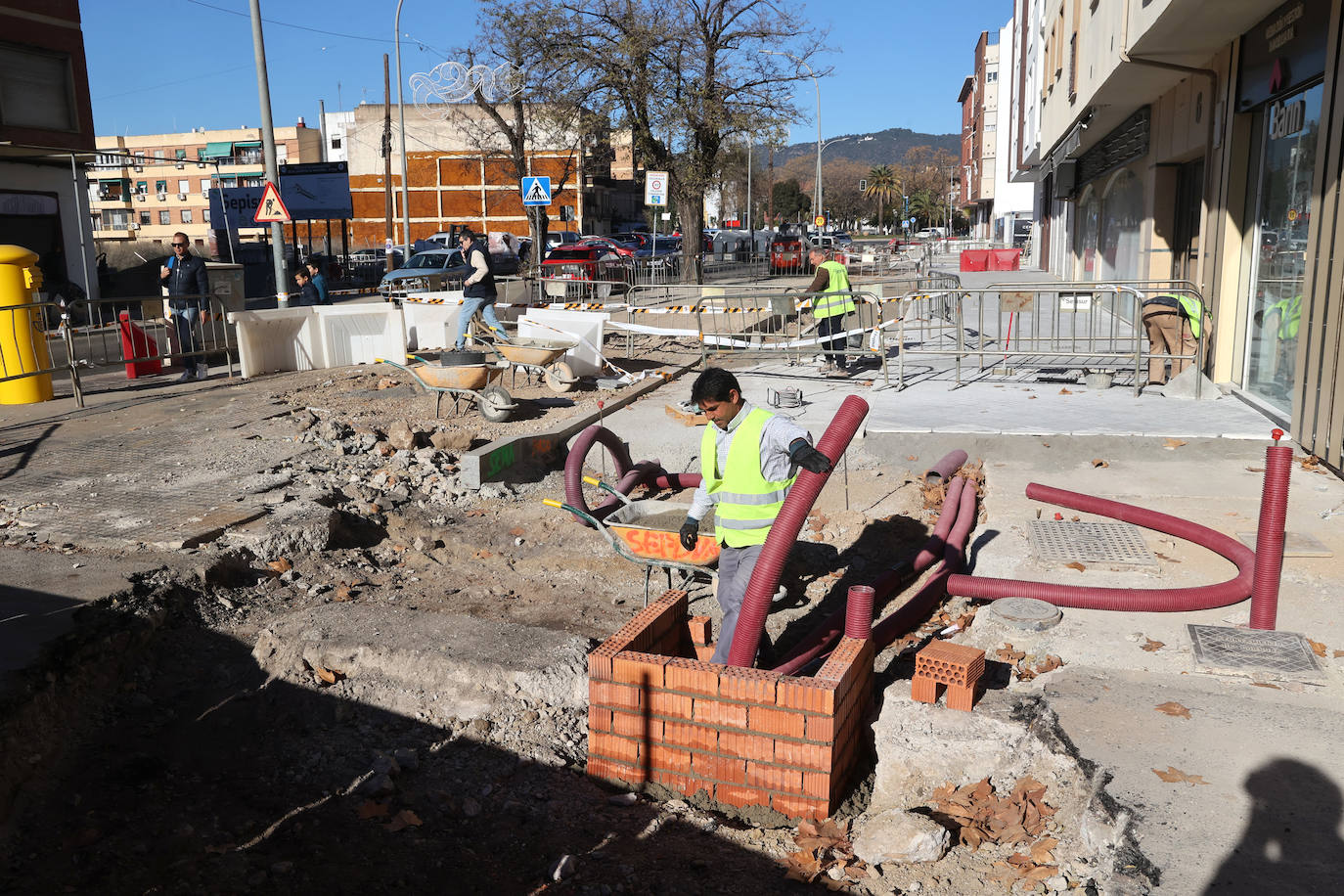 Las obras en la Ronda del Marrubial y en la carretera de Trassierra en Córdoba, en imágenes