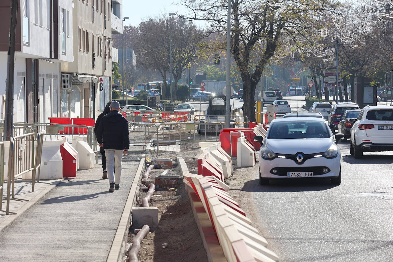 Las obras en la Ronda del Marrubial y en la carretera de Trassierra en Córdoba, en imágenes