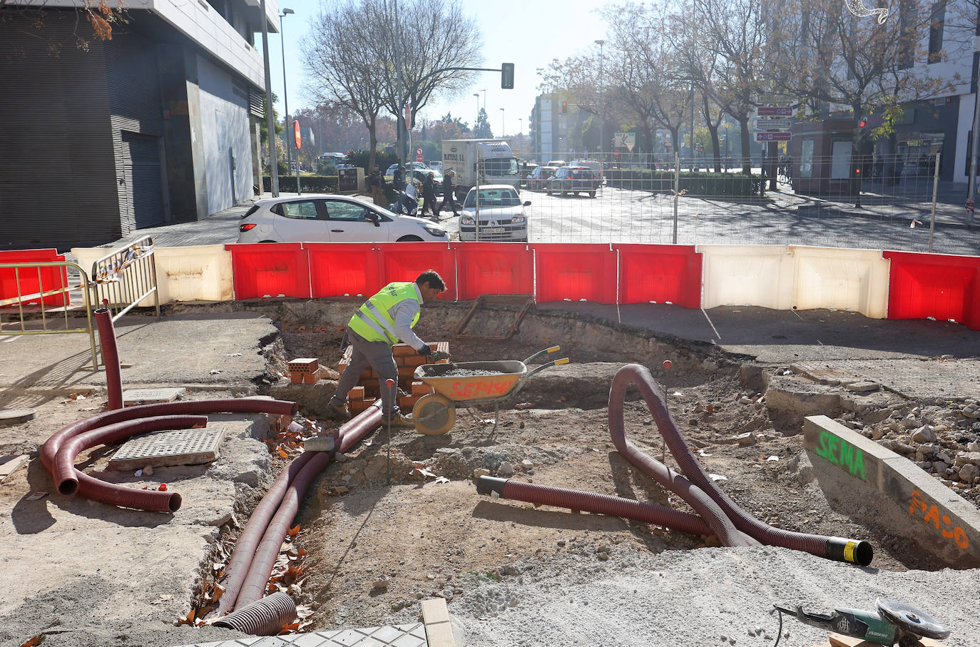Las obras en la Ronda del Marrubial y en la carretera de Trassierra en Córdoba, en imágenes