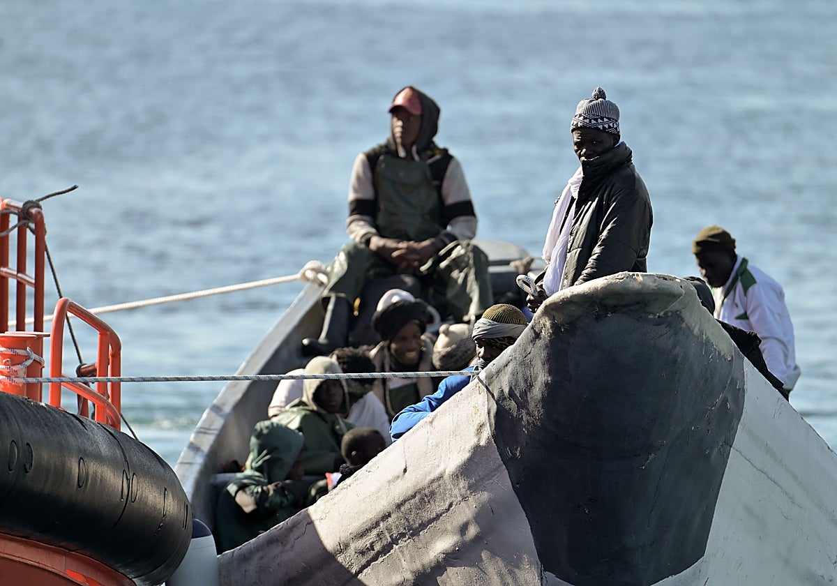 Entre los últimos 149 migrantes rescatados en El Hierro hay dos niños