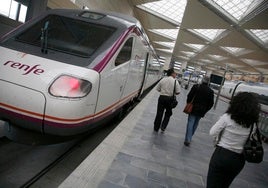 Comienza a circular el nuevo AVE de Renfe que une Huesca y Madrid los viernes y domingos durante la campaña de invierno