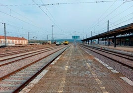 Los grandes trenes de mercancías pasarán por Málaga: Transportes licita la ampliación de las vías de La Roda y Bobadilla