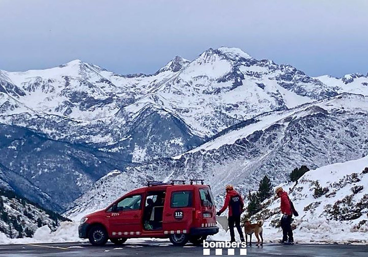 Efectivos de montaña del Cuerpo de Emergencias, durante un rescate