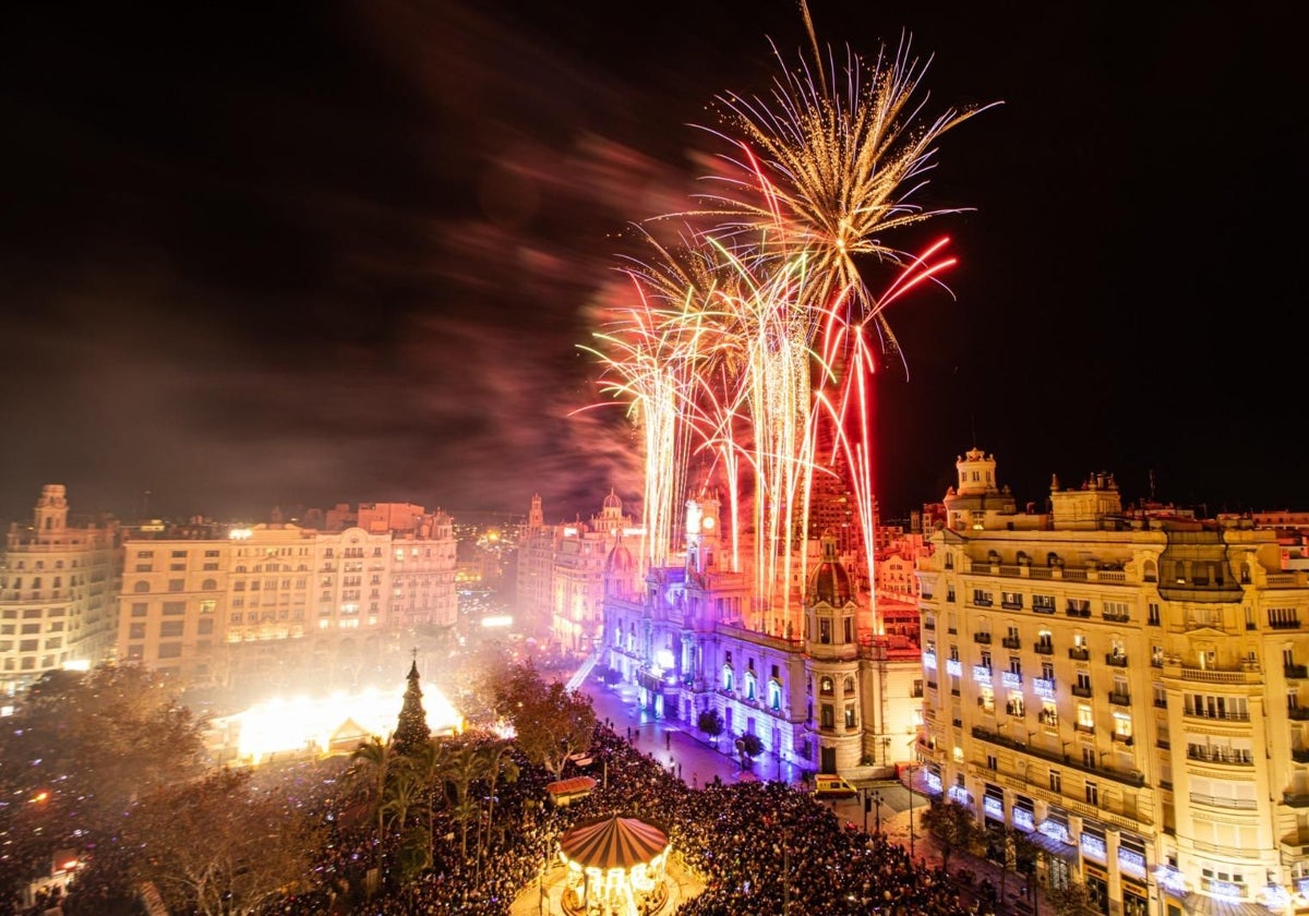 Imagen de archivo de la fiesta de Nochevieja en la plaza del Ayuntamiento de Valencia
