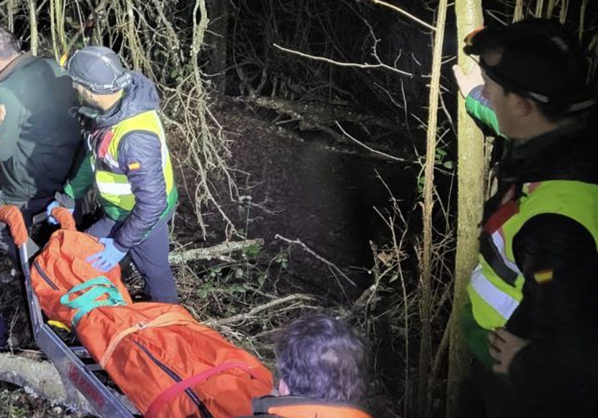 Rescate del cuerpo del cazador fallecido en la montaña de Espinosa de los Monteros (Burgos)