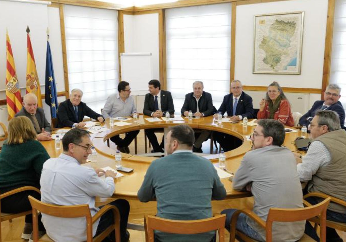 Reunión del consejero Octavio López con los alcaldes y presidentes comarcarles de la A-68