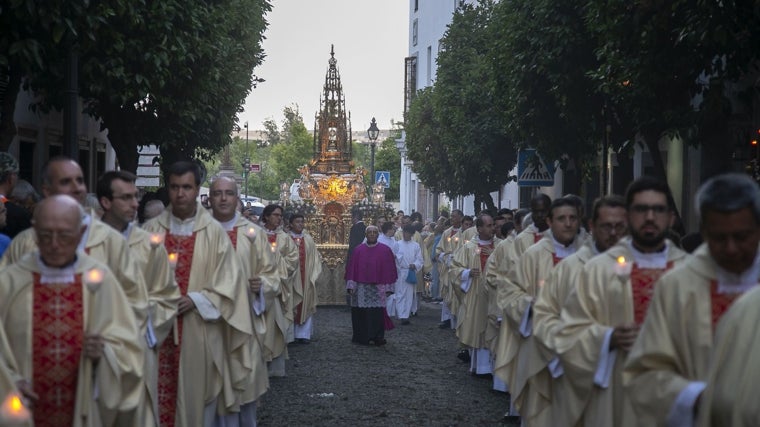 La procesión del Corpus en la calle San Fernando