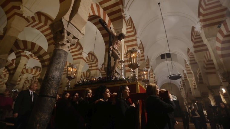 El Cristo de la Piedad, en el Vía Crucis de la Agrupación de Cofradías