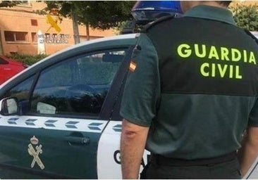 Reducido de un tiro en la pierna un joven que amenazaba con una guadaña a vecinos y Guardia Civil