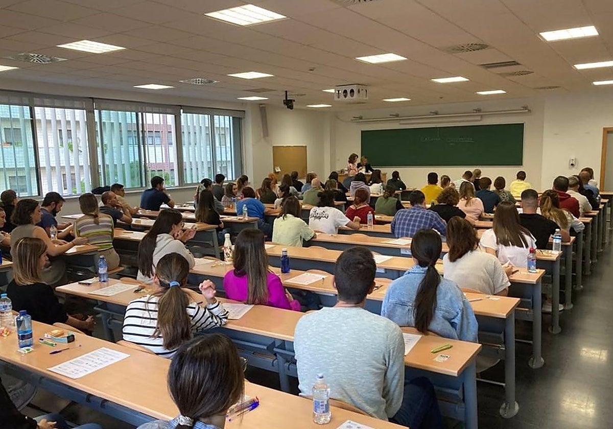 Examen de oposición a un puesto fijo de facultativo especialista o de médico de familia del SAS