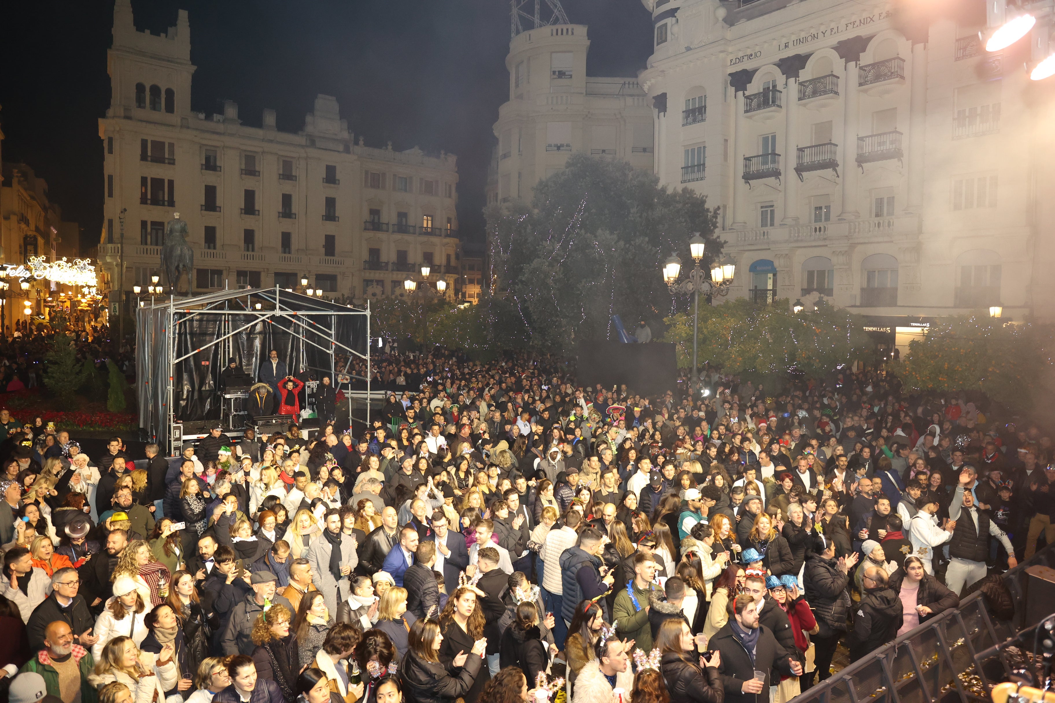 El gran ambiente de Las Tendillas en Nochevieja, en imágenes