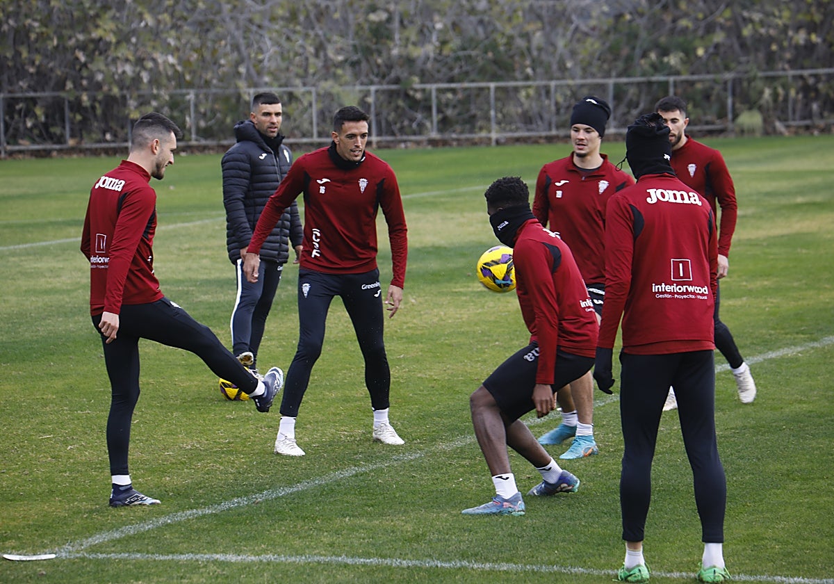 La plantilla blanquiverde se ejercita en la Ciudad Deportiva