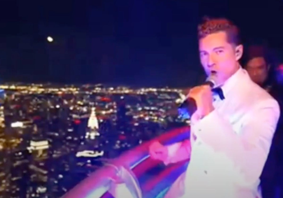 David Bisbal durante la actuación en el Empire States de Nueva York