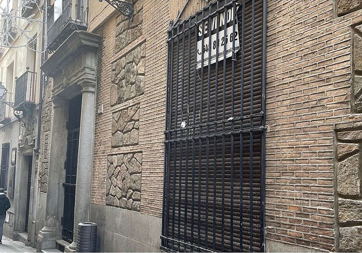 El edificio está situado en la calle de la Plata, número 20, en escasos metros de la plaza de Zocodover