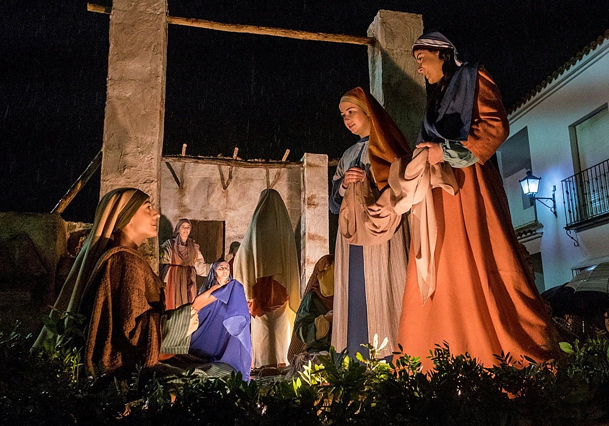 Vecinos de Higuera de la Sierra, en una de las carrozas de la Cabalgata de Reyes