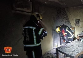 Tres personas afectadas por inhalación de humo tras el incendio en una vivienda de Los Navalucillos